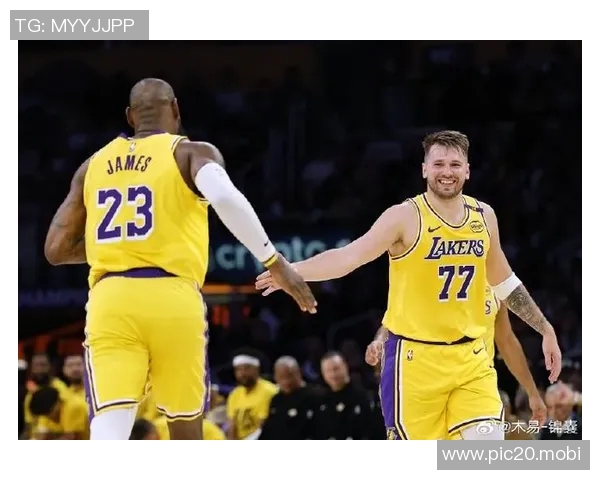 詹姆斯31+9+6东契奇34+6+8 湖人主场力擒灰熊